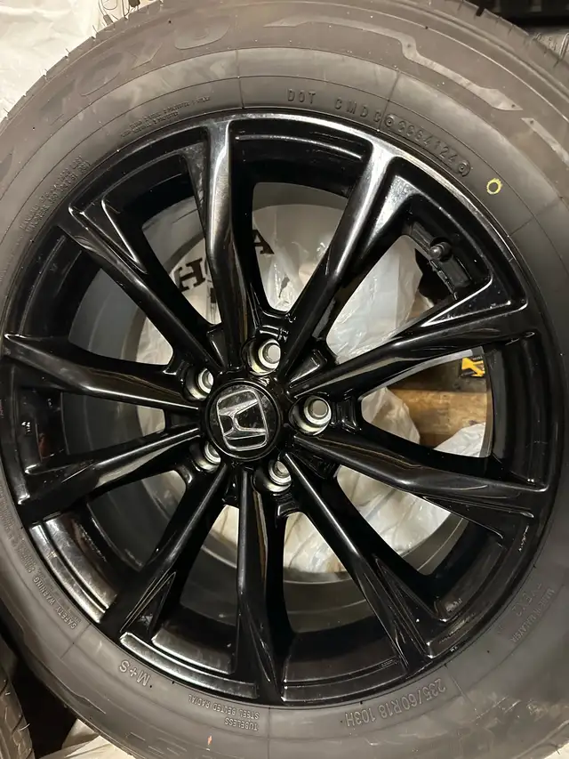 235/60R18 A/S Tires on Rims. Almost New Condition | Pneus