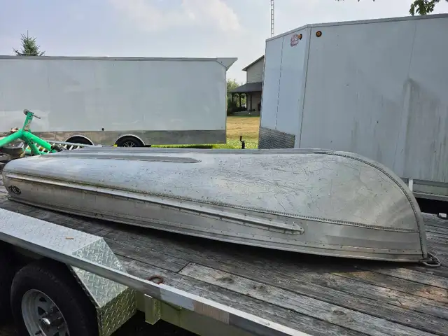 12' Aluminum Boat in Canoes, Kayaks & Paddles in Hamilton - Image 2