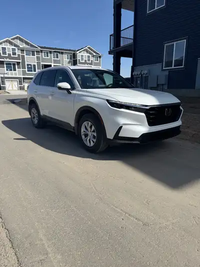 Yes it’s available - I’ll delete once sold. Selling this CRV basically brand new with only 4000 kms...