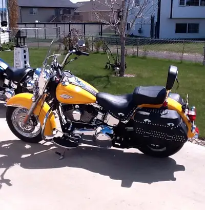 2011 Heritage Softail Classic. 1 Owner, Lady driven super clean motorcycle. 96ci with Woods Cams, Va...