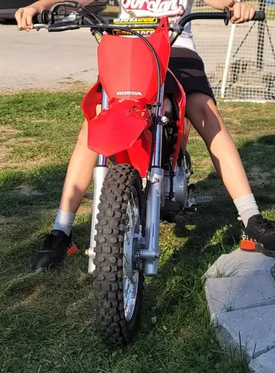 Crf 110 with fm pipe sounds great well maintained only around 10 hours on it semi automatic it also...