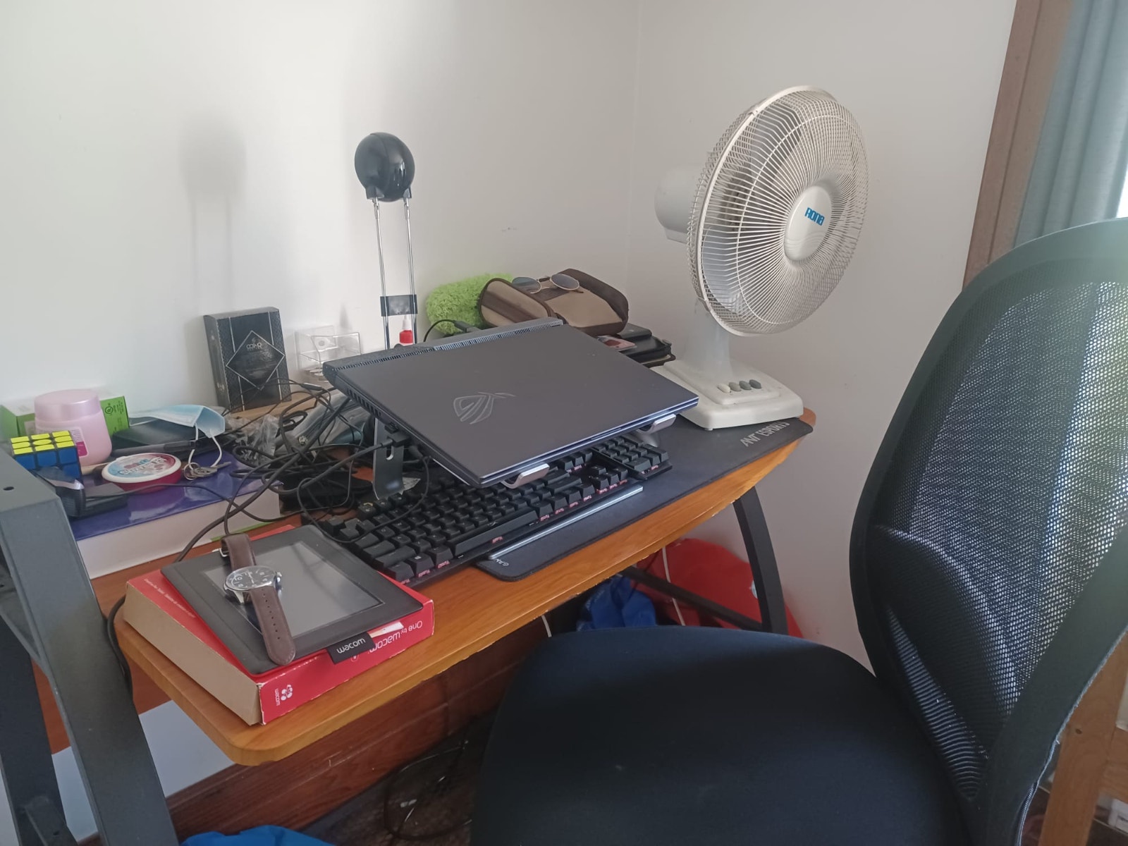 Small furnished bedroom near HEC/UdeM available now — photo 3