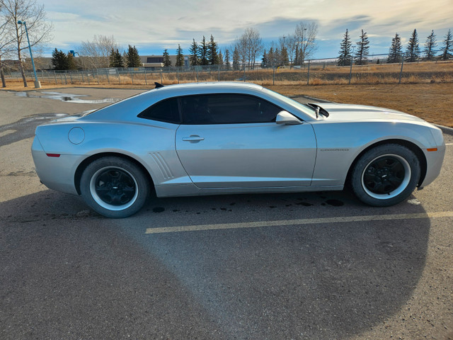 2011 camaro v6 6 speed in Cars & Trucks in Calgary