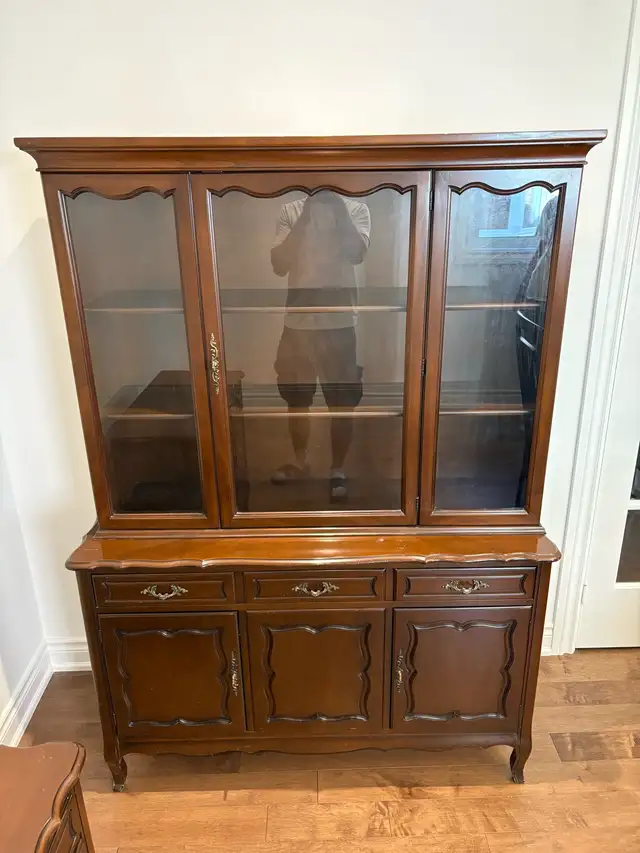 Vintage French Provincial Hutch & Sideboard Cabinet set in Hutches & Display Cabinets in Markham / York Region - Image 3