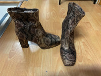 Women Platform Snake Boots