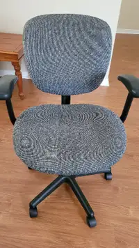 Adjustable Office/computer swivel chair in mint condition