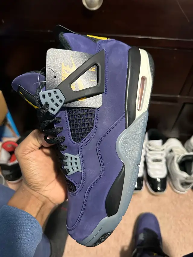 Nike Air Jordan 4 in Men's Shoes in Mississauga / Peel Region - Image 4
