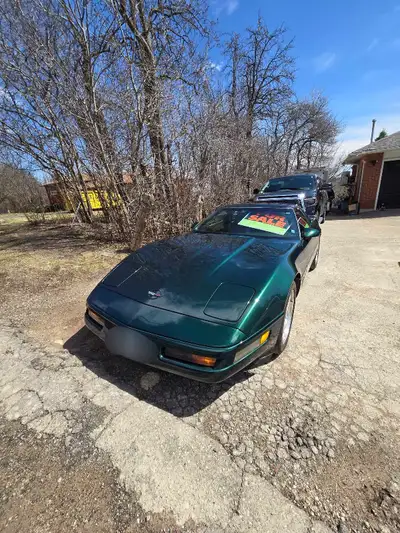 1994 Chevrolet Corvette. LT1 300 horsepower automatic. Dark Green in good condition. 107xxx km. Newe...