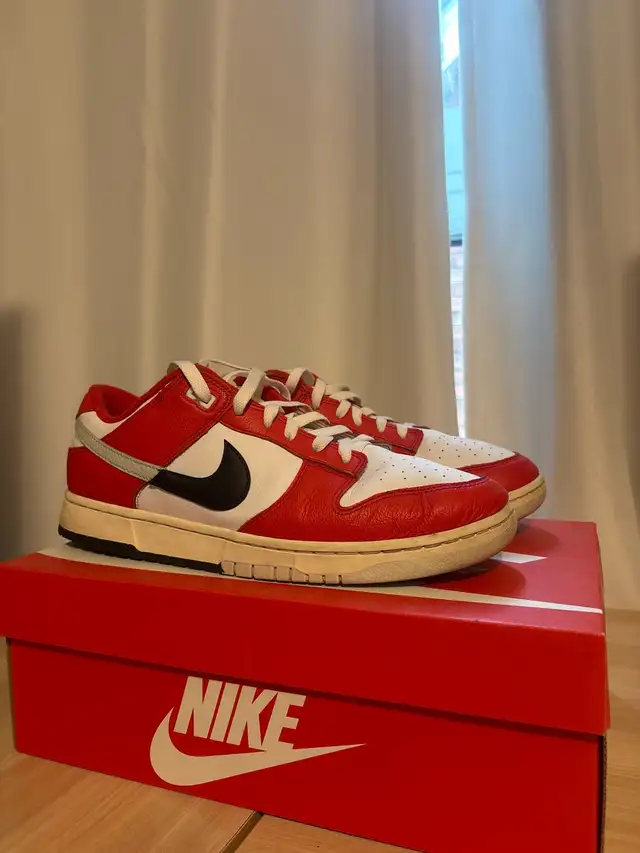 Nike dunk Chicago split size 11,5 in Men's Shoes in City of Toronto - Image 2