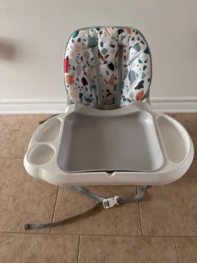 Chaise à manger pour bébé avec table amovible. Se fixe sur une chaise ou une surface plane. Chaise e...