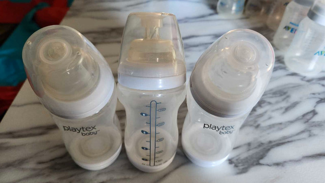 Baby bottles in Feeding & High Chairs in Corner Brook - Image 3