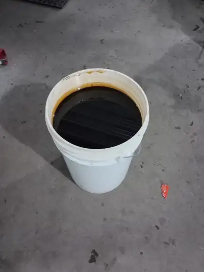 Used motor oil Free, clean 100+ litres in pails Near Midhurst