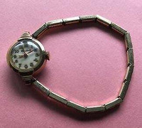 Antique -  Montre Bulova qui fonctionne, au dos de la montre