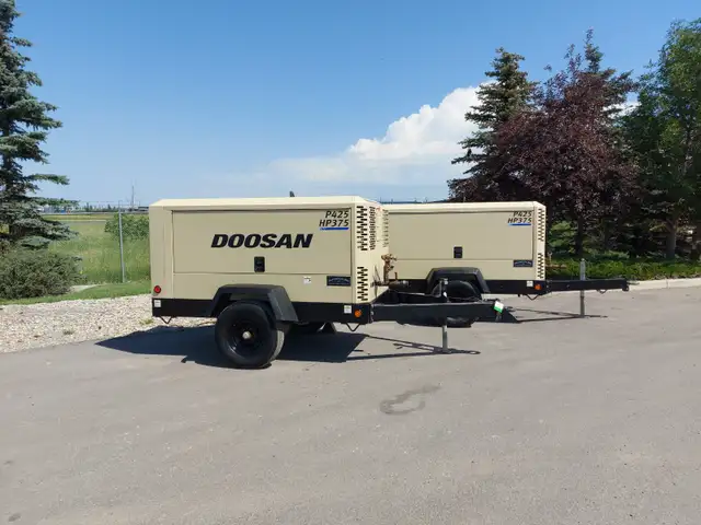 425 CFM Doosan P425/HP375 Tow Behind Air Compressor * 2 X Units* in Other in Saskatoon - Image 2