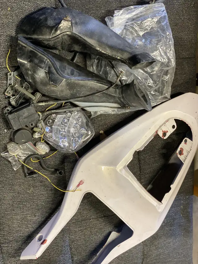 2002 Gsxr 1000 parts in Motorcycle Parts & Accessories in Belleville - Image 2