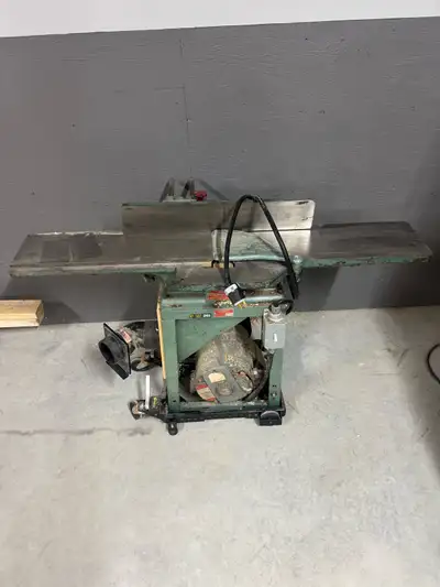 Solid Poitras 6” Jointer I’ve been using this jointer for years and it runs amazing. It’s a well-bui...