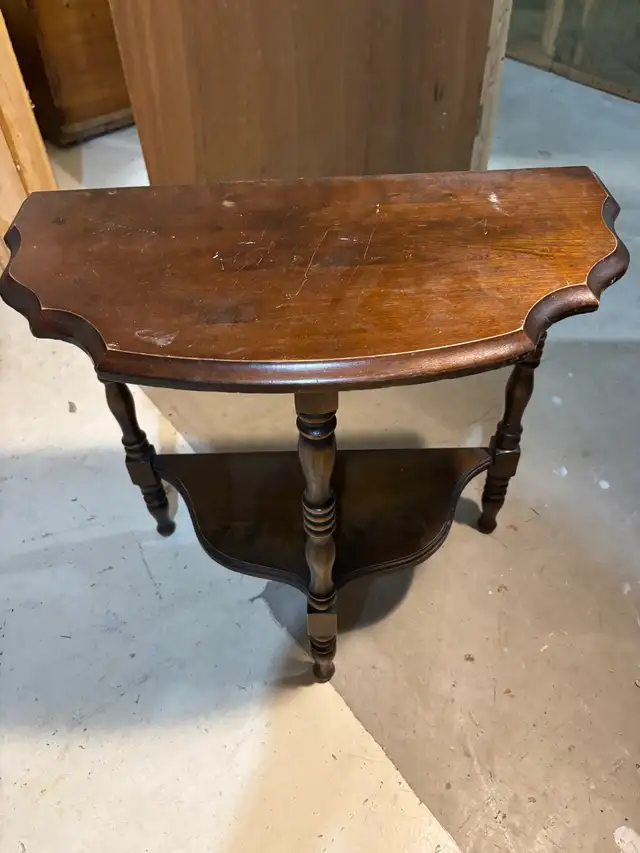 Assorted tables in Home Décor & Accents in Trenton - Image 3