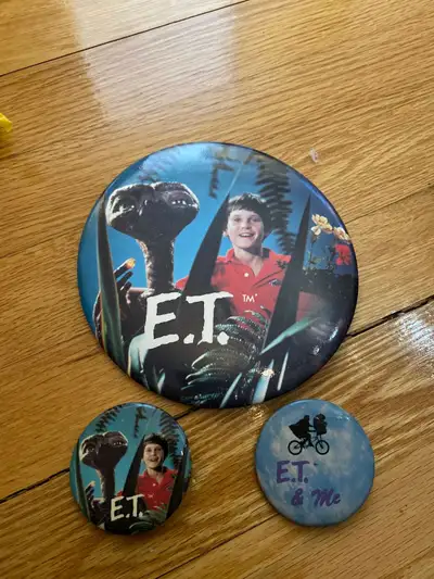 3 macarons de E.T., View more