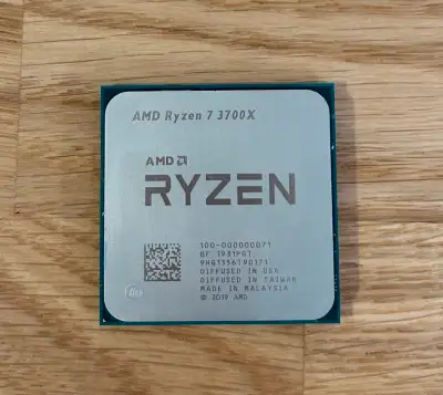 Français: Processeur Ryzen 7 3700X 8 Coeurs/16 Filetages 3.6-4.4GHz 65W Pas de boîte ou accessoires...