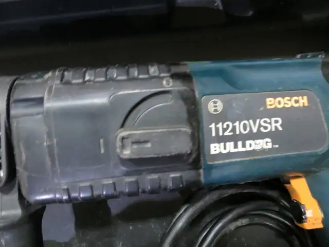 Bosch hammer drill VSR 11210 Bulldog with sds carbide bits in Power Tools in Windsor Region - Image 10