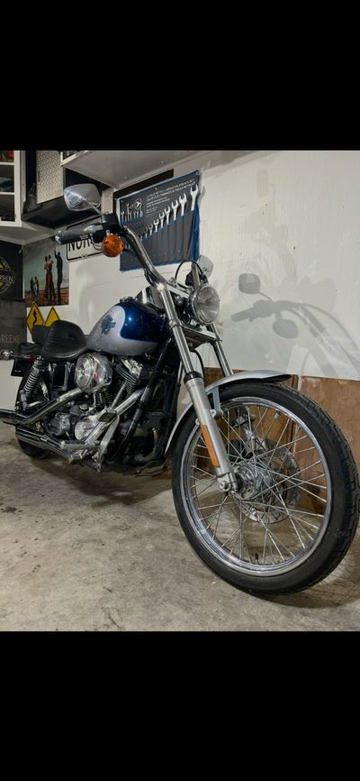 2000 Dyna Wide Glide Fresh safety Comes with quick detach Harley windshield , luggage rack and passe...