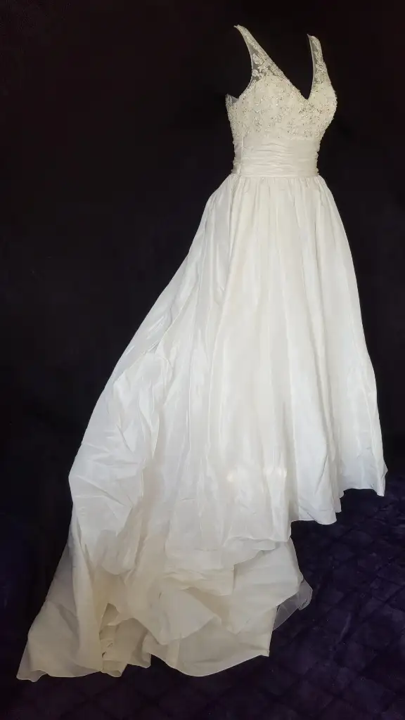 Princess Wedding Dress in Wedding in Saskatoon - Image 3