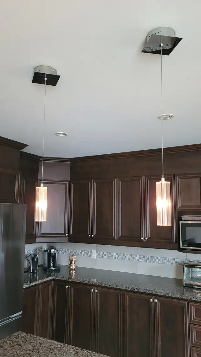 2x Luminaires suspendu verre /chrome 2x Glass Pendant Light in Indoor Lighting & Fans in Laval / North Shore - Image 2