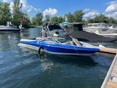Svfara SV696 2004, 23 pieds avec moteur inboard Black Scorpion 5.7L V8 (700h), propulsion par shaft...