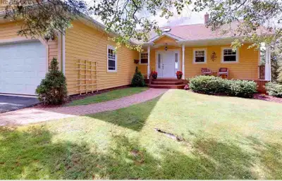 Waterfront home in Rocky Point. 2 bedroom, 2 1/2 bath. Prefer retired or professional couple. No pet...