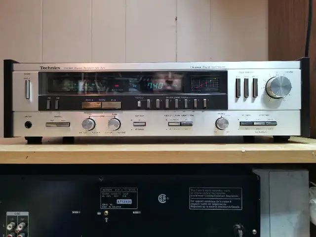 Vintage Technics Receiver Model SA-225 (LIKE NEW) in Stereo Systems & Home Theatre in Mississauga / Peel Region - Image 2