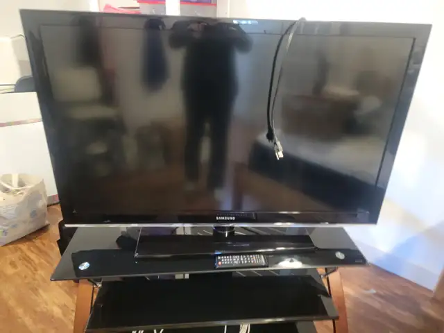 Tv with tv stand in TV Tables & Entertainment Units in Vernon - Image 3