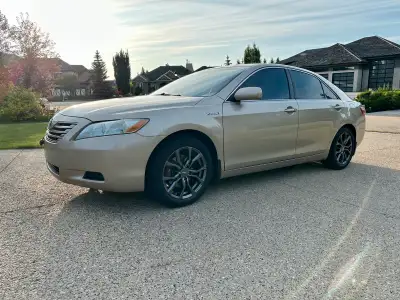 2009 Toyota Camry Hybrid XLE– Loaded, Clean, and Reliable – $6,500 • Original owner, well maintained...