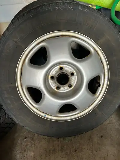 For sale is a set of 4 225/65R17 Michelin tires mounted on a steel rim, ideal as a spare. This tire...
