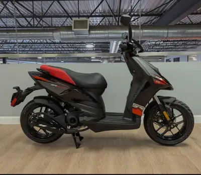 Description *03335* Motard soul on a sport scooter. It has an aggressive, essential and compact styl...
