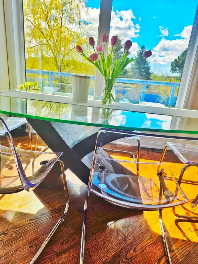 Glass Dinning table  in Dining Tables & Sets in Markham / York Region - Image 9