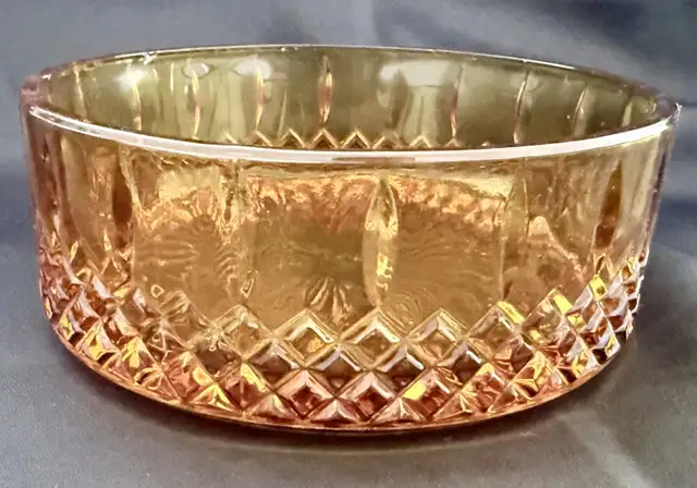 Indiana Glass Amber Diamond Point bowl in Arts & Collectibles in Ottawa - Image 3