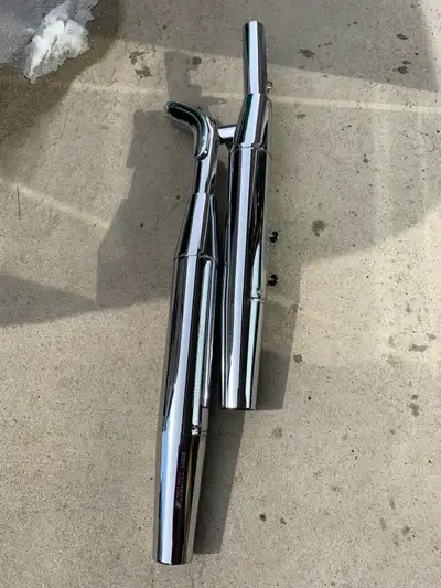 In BOX. I am assuming it is NEW. SUZUKI MOTORCYCLE EXHAUST 48E5A. $125. Pick up in SELKIRK, MB. Poss...