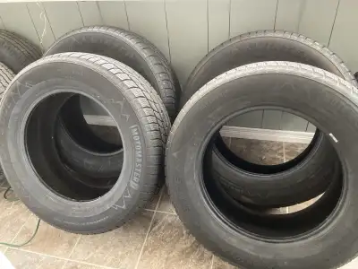 Set of Motomaster Winter Edge tires for SUV/Truck 265/60R18 Used for 1 winter season a few years ago...