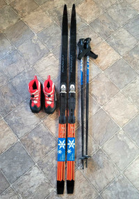 Cross Country Ski sets Waxless - Child 12-12.5/ Youth 2.5-3 or 4