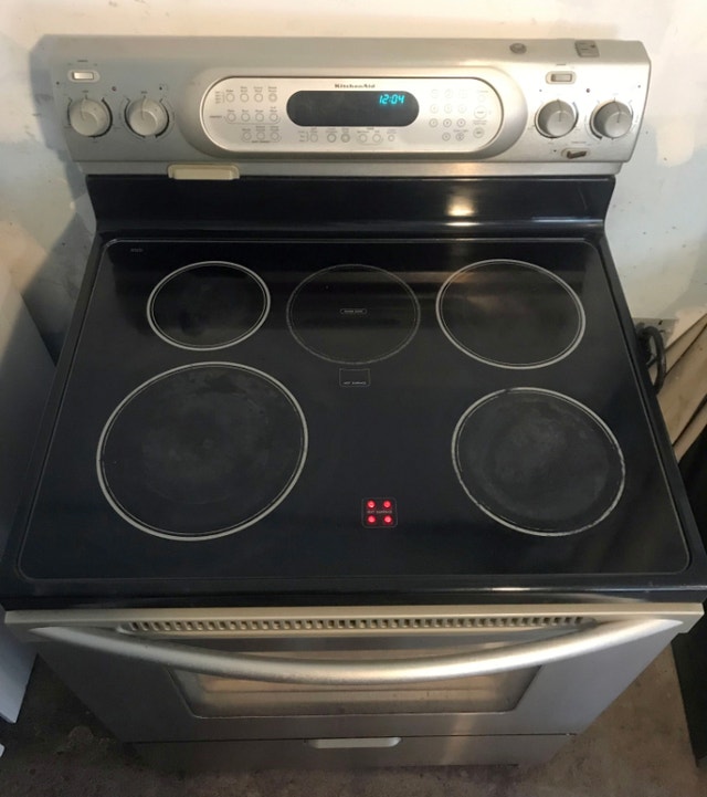 Kitchen Aid self clean n convection glass top stove, can deliver