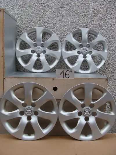 Enjoliveurs d'origine/Factory Wheelcovers - Mazda 13"-14"-15"-16" En différents états, d'excellent à...