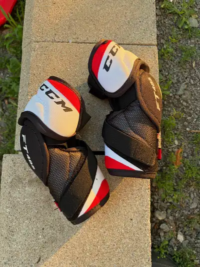 Protège-coudes de hockey CCM – 15 $, View more