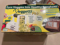 VEGGETTI PRO Table-Top Spiral Vegetables Cutter