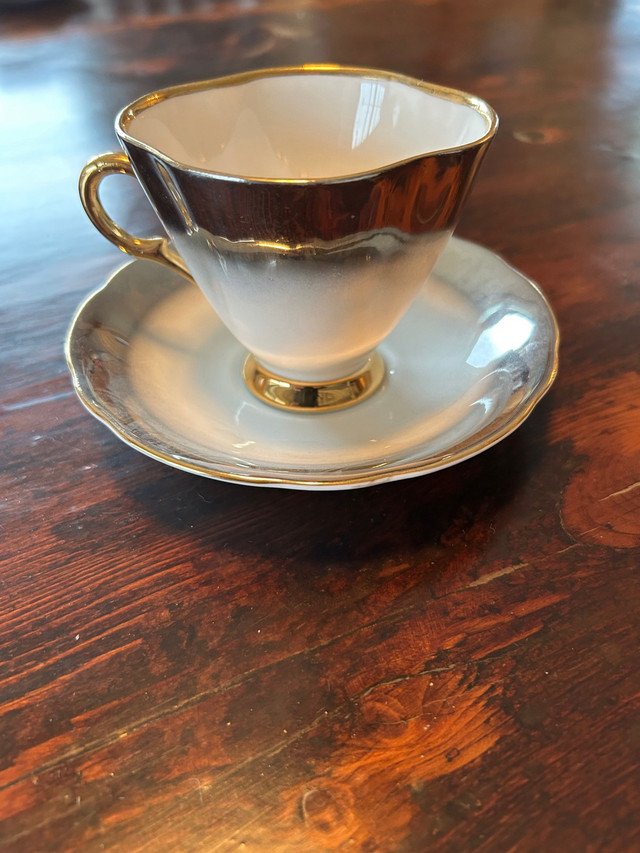 Vintage China Tea Cups in Arts & Collectibles in Napanee - Image 2