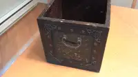 Décoration boîte en bois brun avec côté métal 9 x 9  x 9 (220523