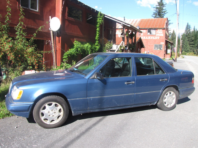 1995 MERCEDES  E320  NEEDS SOME WORK in Cars & Trucks in Smithers