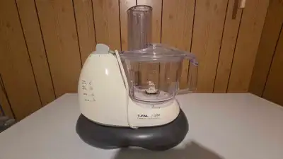 I have a food processor in perfect condition and only used once. Asking $ 40.00's or best offer.