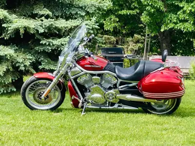 2009 Harley Davidson VRSCAW V-Rod Red Hot Sunglo color new front and rear Michelins Scorcher 11 Harl...