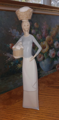 Gorgeous vintage Lady and jug Made in Spain 12.5 " Figurine