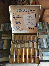 Vintage Dinkee Spreader Knives in Box  - Bakelite Handles